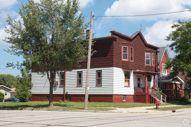 Building Photo - 3802 E Barnard Ave