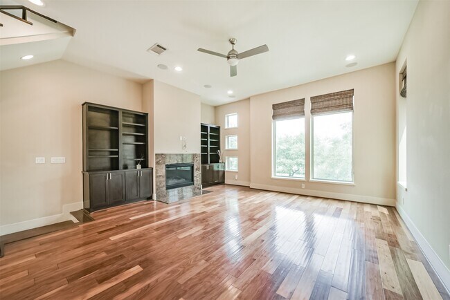 Foto del edificio - 5425A Hidalgo St