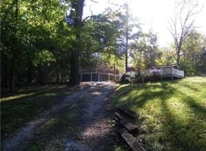 Building Photo - 4400Hilltop Dr