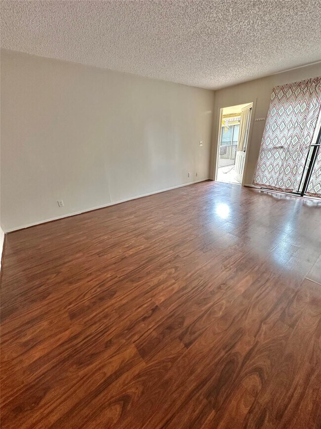 Building Photo - 11622 Royal Palm Blvd