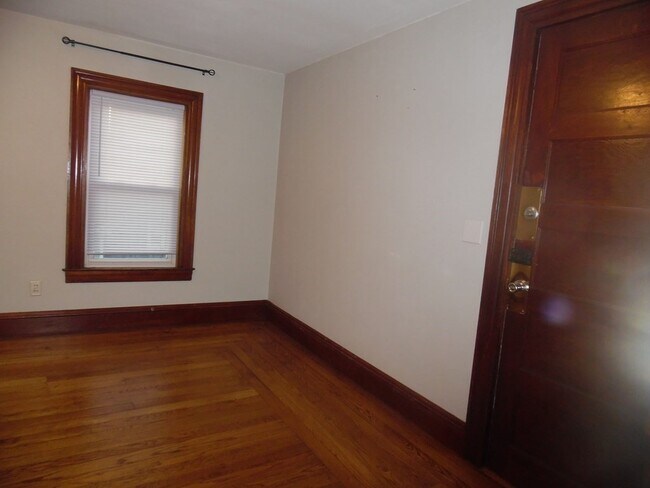 Building Photo - 46 First School St