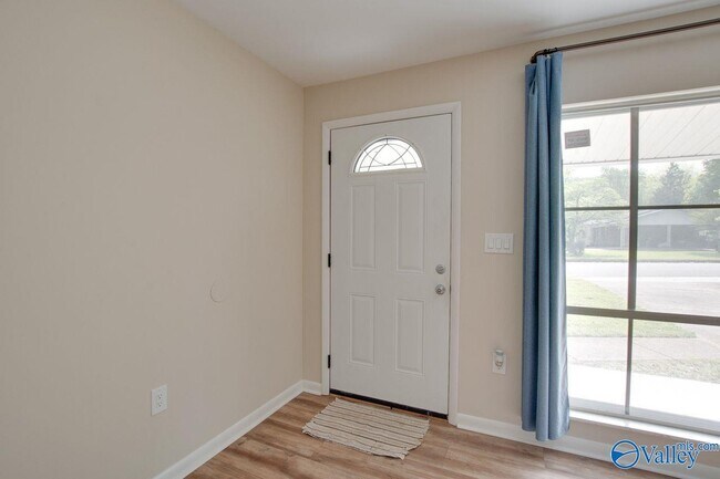 Foto del edificio - 2105 Birchwood Dr NE