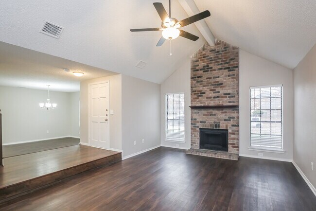 Building Photo - 2241 Collier Ct