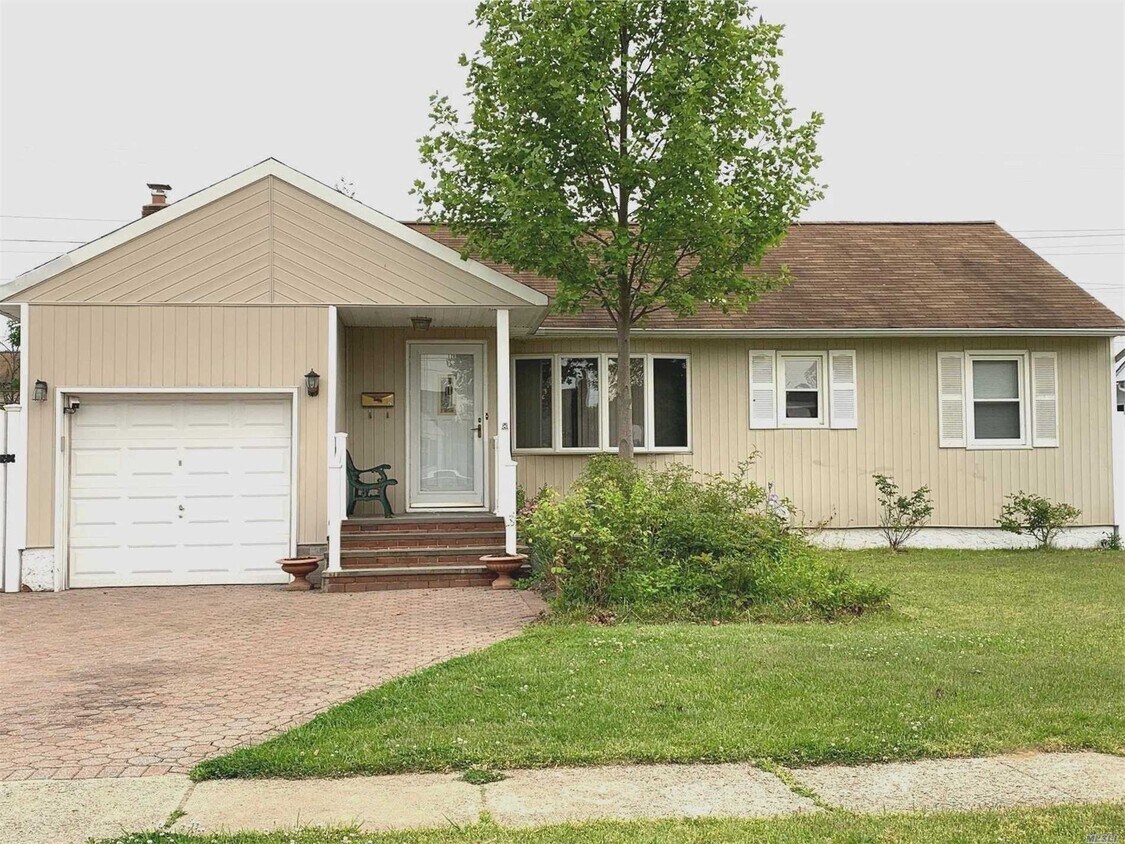 Primary Photo - 25 Crestline Ave