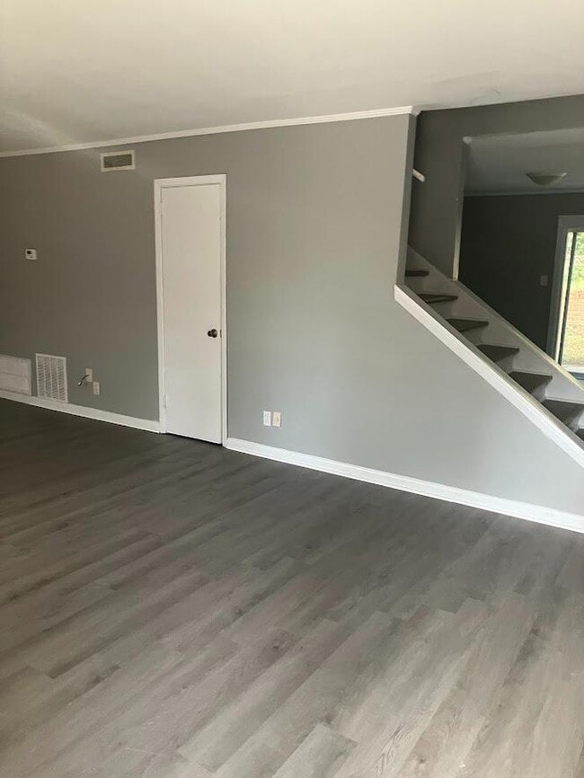 Building Photo - 3013 Ridge Ave
