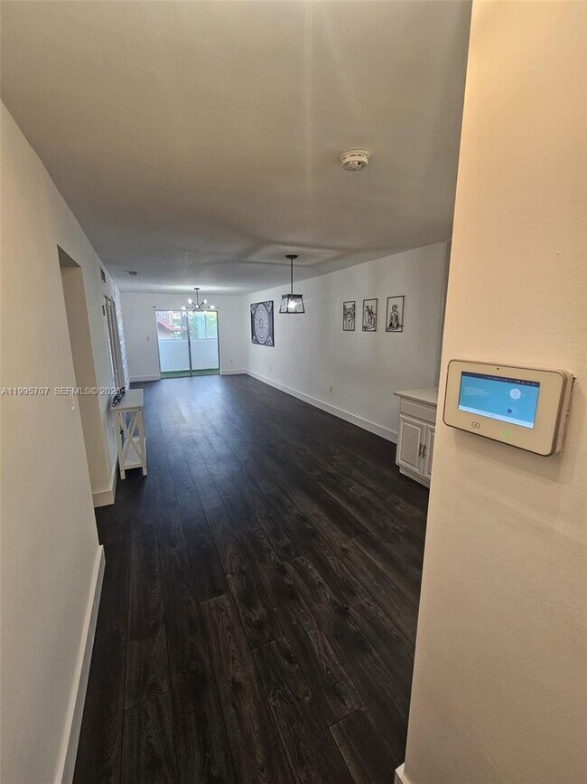 Foto del edificio - 6055 W 19th Ave