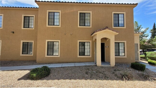 Foto del edificio - 2151 Hussium Hills St