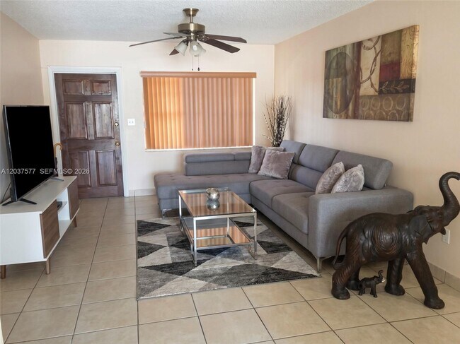 Building Photo - Southwest 136th Place, Miami, FL 33175 - 3 BR 2 BA townhouse