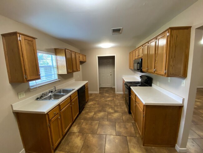 Foto del edificio - 4050 Pine Mill Rd