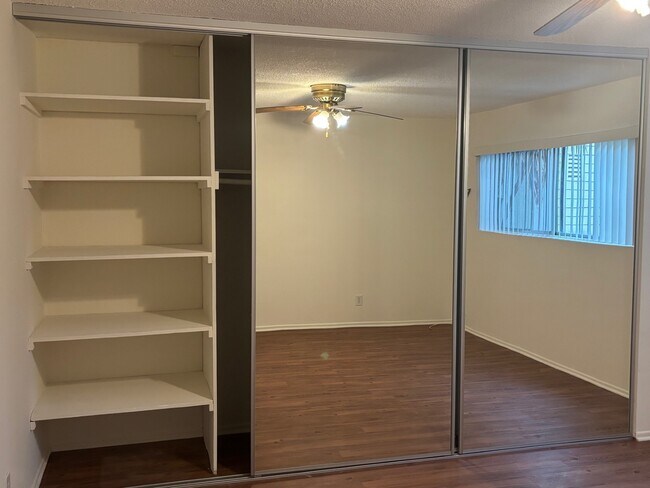 Foto del edificio - 12415 Archwood St