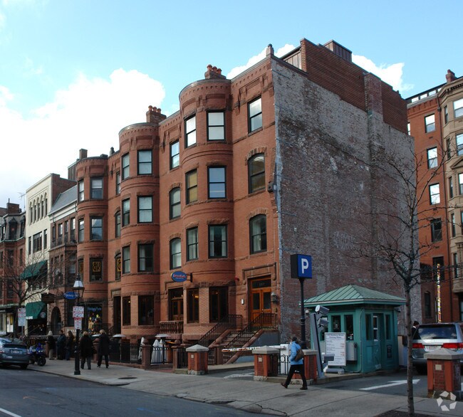Building Photo - DuBarry Condominium