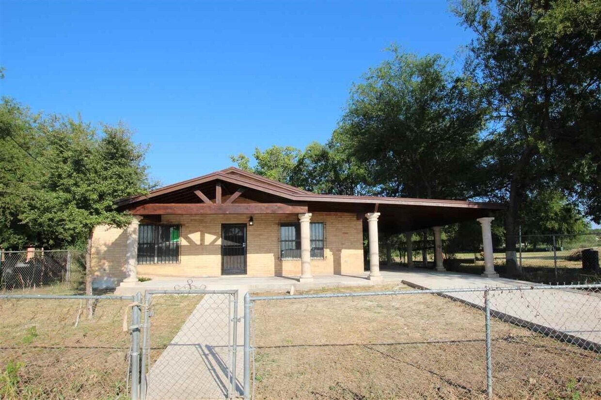 Primary Photo - 4605 S Zapata Hwy