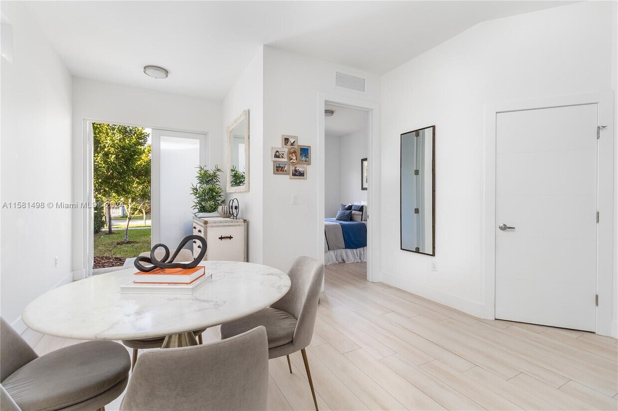Foto principal - 3362 SW 23rd Terrace