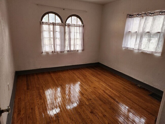 Foto del edificio - 1930's Bungalow Charmer, 2bdrm, 1 bath hou...