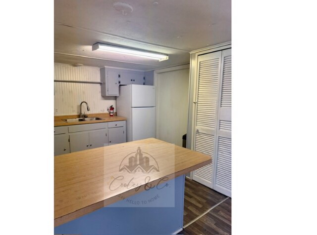 Foto del edificio - 380 Community Rd