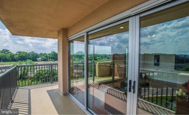 Building Photo - 1300 Army Navy Dr