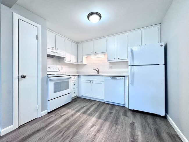 Photo - 2 Old Colony Ln Apartment