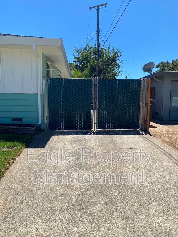 Building Photo - 7070 Reta Ave