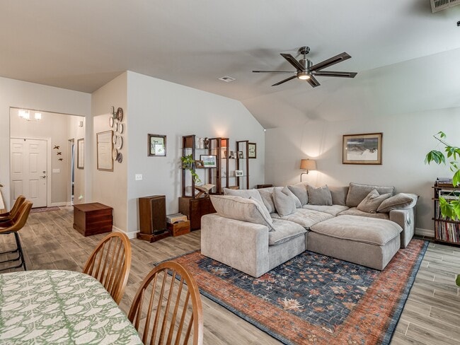 Photo - 9209 Anaum Ln House