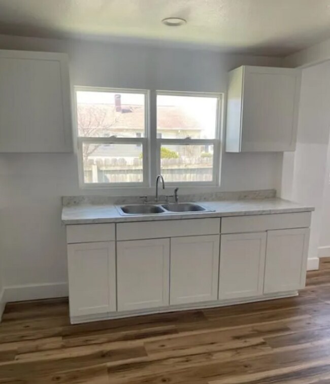 Foto del edificio - Spacious One Bedroom Duplex located near S...