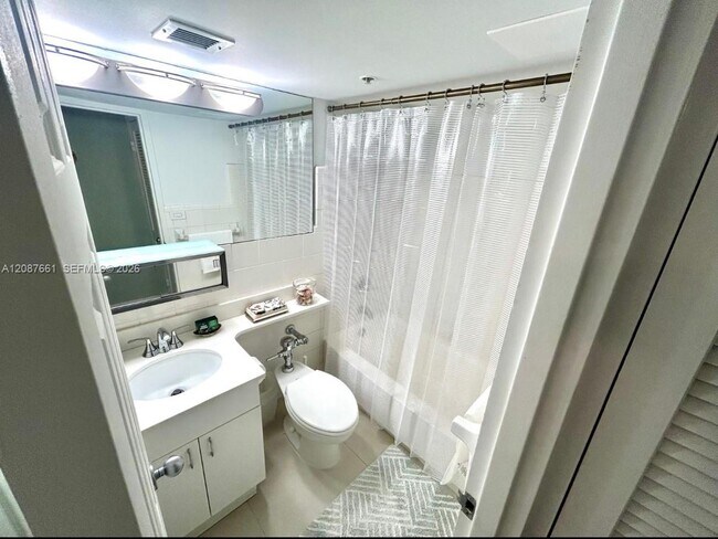 Foto del edificio - 1500 Bay Rd
