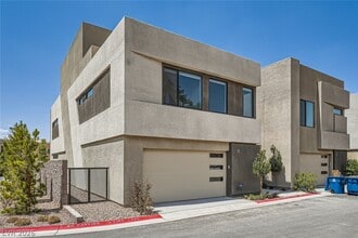 Building Photo - 18 Promenade Isle Ln