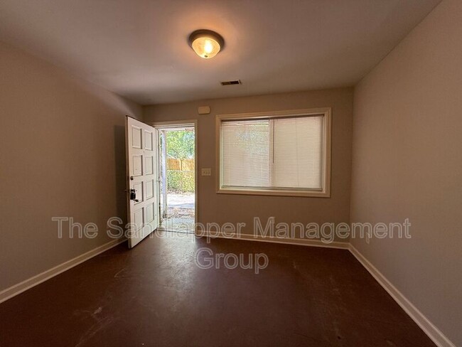 Building Photo - 2906 Alabama Dr