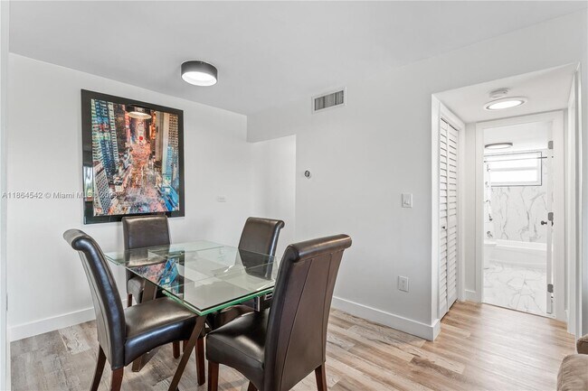 Foto del edificio - 2401 SW 10th St