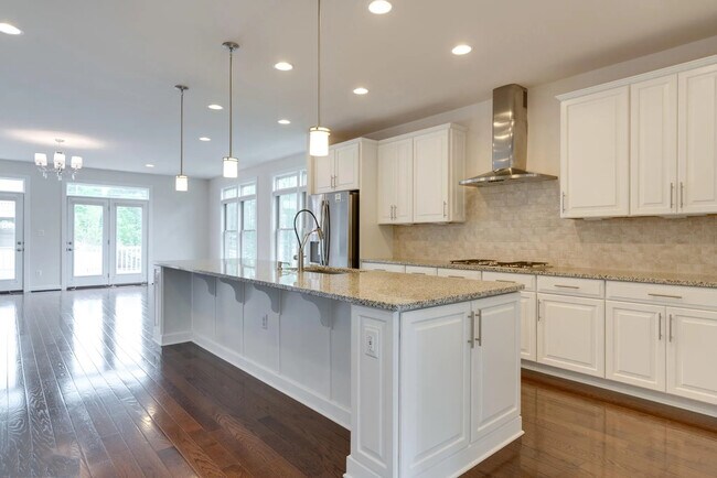 Foto del edificio - 7200 Holywell Ln