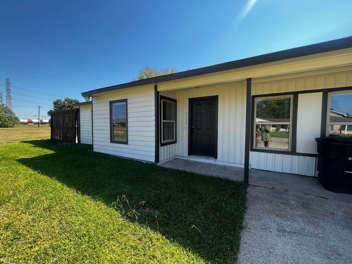 Photo - 5130 Winnetka, UNIT A - 3 bedroom, 1 bath