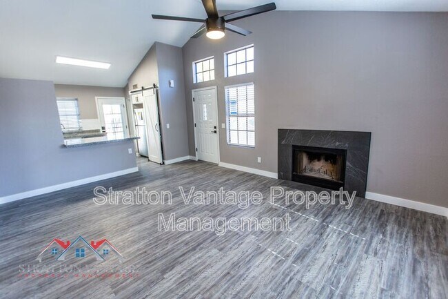 Building Photo - 921 W University Dr