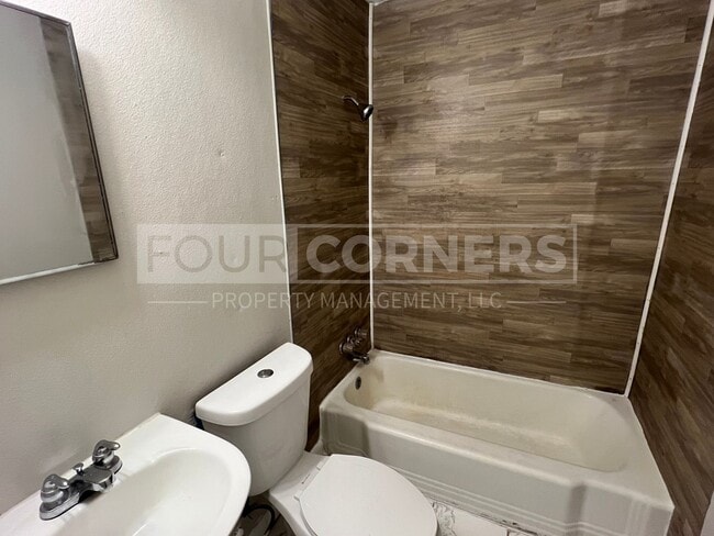 Foto del edificio - Spacious 3 Bedroom 1.5 Bath House