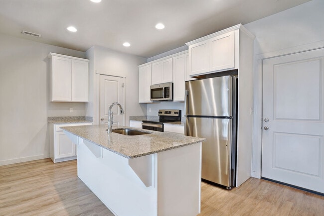 Building Photo - River Park Commons