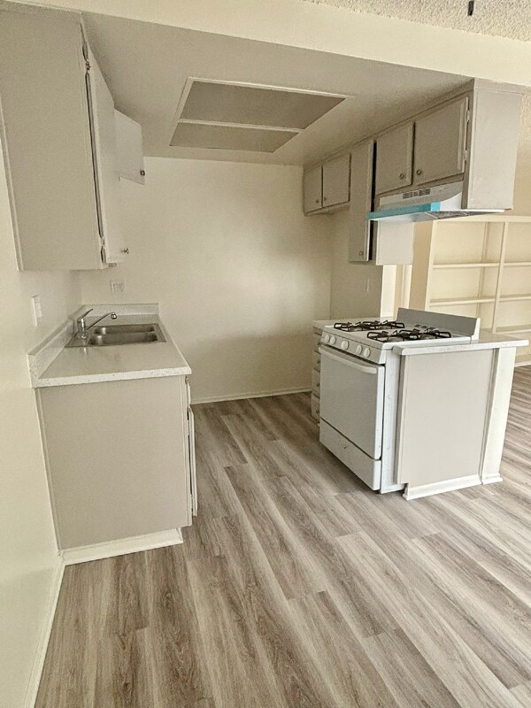 Foto del edificio - 216 Cypress Ave