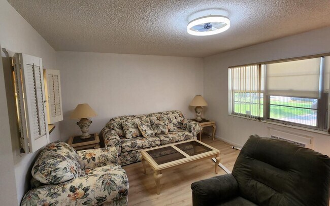 Building Photo - 2 Salisbury a