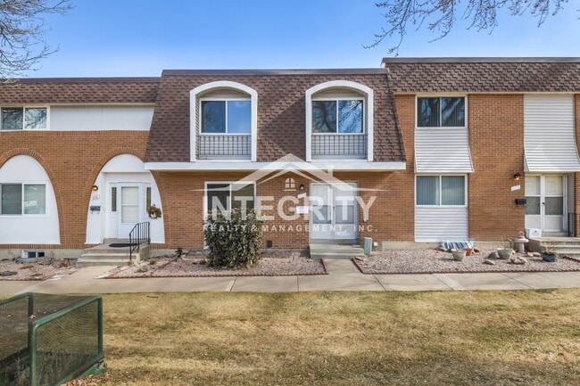 Photo - 620 S Youngfield Ct House