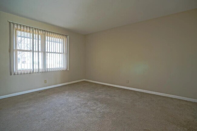 Foto del edificio - 1726-1728 W Blue Spruce Court