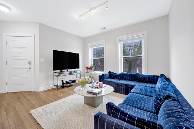 Foto del edificio - 3608 N Oakley Ave