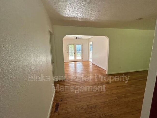 Building Photo - 198 NE 157th Ave