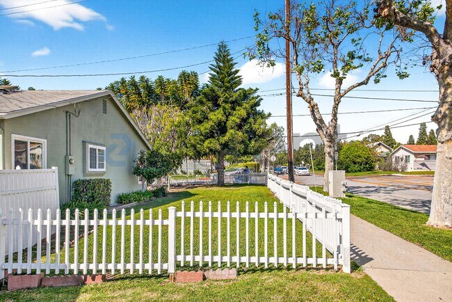 Building Photo - 11758 Broadway Ave