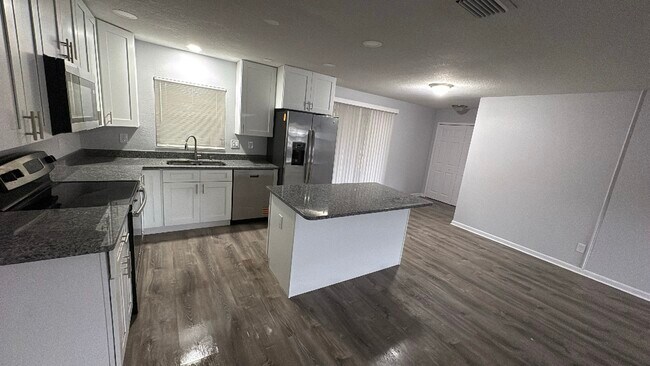 Foto del edificio - 2000 NE 50th Pl