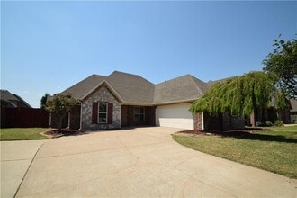 Building Photo - 4004 SW Layton Rd
