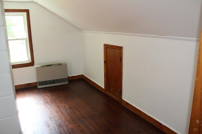 Building Photo - 942 Rich Hill Rd