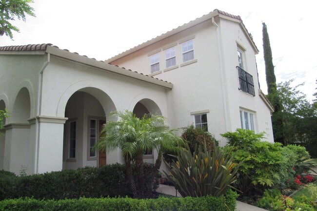 Building Photo - Gorgeous 5 Bed/4.5 Bath with Office in Perfect San Ramon Location