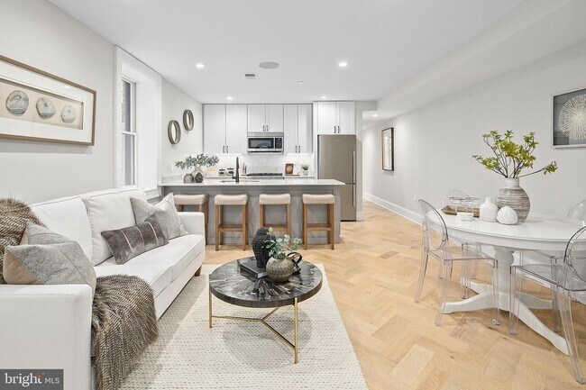 Living Area - 1314 Vermont Ave NW