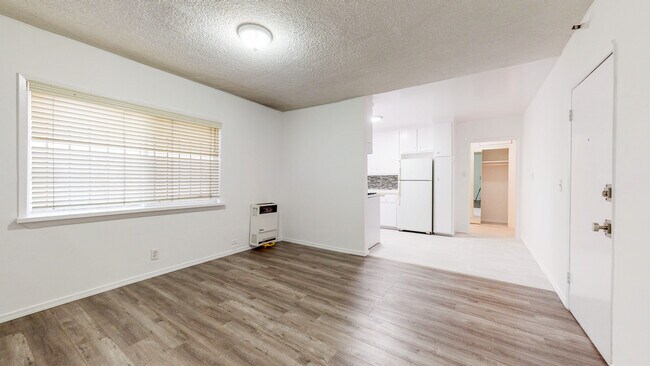 Building Photo - 615 Ocean Front Walk
