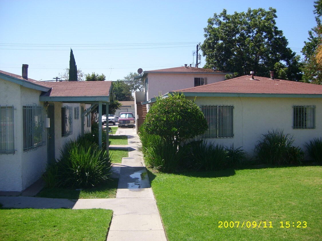 Primary Photo - 5852-5858 Gage Ave