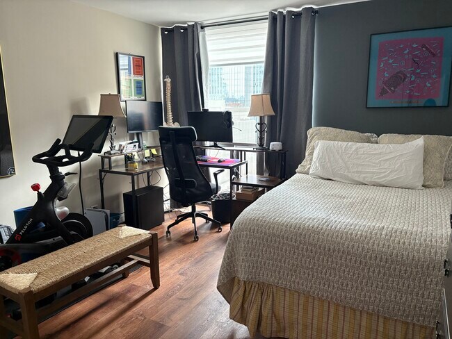 Foto del edificio - 70 W Huron St