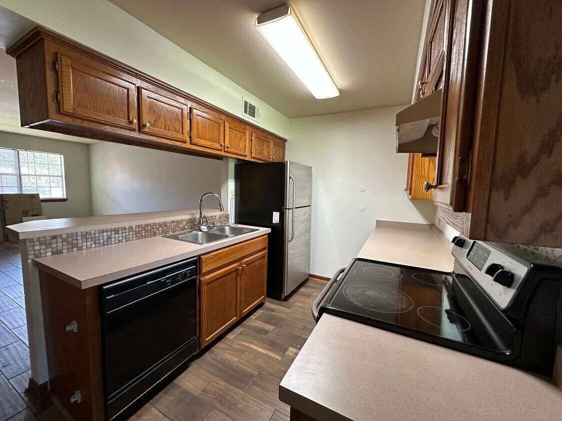 Primary Photo - 1409-1409 E O St