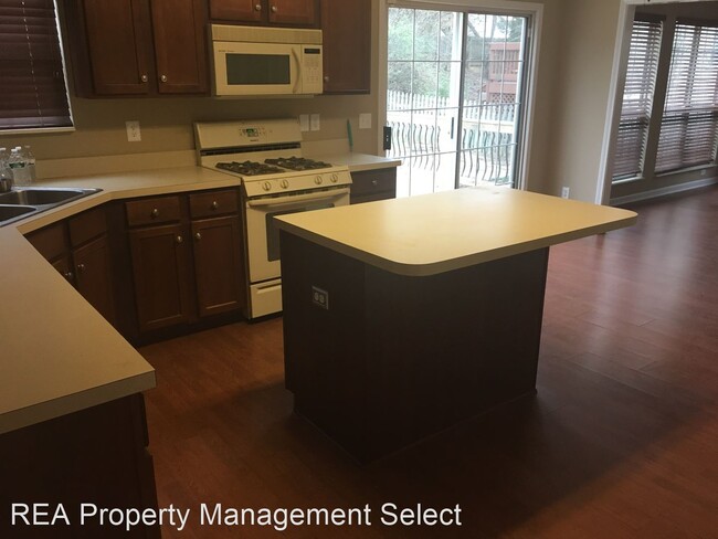 Building Photo - 3 br, 2.5 bath House - 8115 Robins Nest Ln